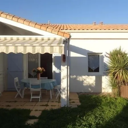 House Confortable Maisonnette Dans Privee Avec Piscine 1 بيت للعطل *