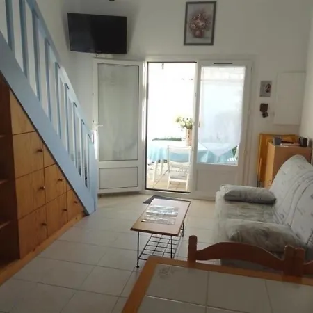 بيت للعطل House Confortable Maisonnette Dans Privee Avec Piscine 1
